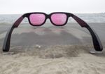 Solbrilleskulpturen »Sea Pink« og åbning af strandbaren.