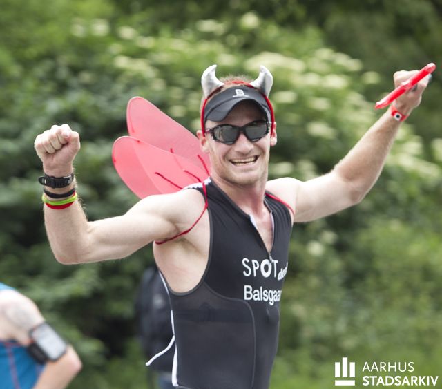 Deltager med fe-vinger til Triatlon stævnet KMD Challenge Aarhus 