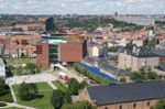 Udsigt fra Rådhuset til ARoS og det nyopførte værk Your Rainbow Panorama