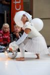 Danser under børneforestillingen Sneøjne til Aarhus Festuge