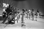 The Glenn Miller Orchestra medvirker i "Landet Rundt"