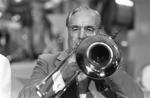 The Glenn Miller Orchestra medvirker i "Landet Rundt"