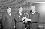 Landbrug, Mejerikontoret, Overrækker Mejeriernes Pokal